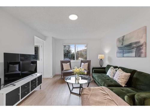 85S-203 Lynnview Road Se, Calgary, AB - Indoor Photo Showing Living Room