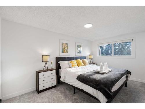 85S-203 Lynnview Road Se, Calgary, AB - Indoor Photo Showing Bedroom