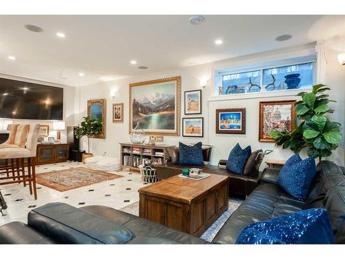 814 Radford Road Ne, Calgary, AB - Indoor Photo Showing Living Room