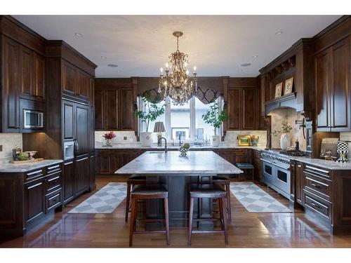 814 Radford Road Ne, Calgary, AB - Indoor Photo Showing Kitchen With Upgraded Kitchen