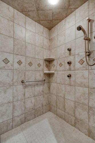 32138 Township Road 260, Rural Rocky View County, AB - Indoor Photo Showing Bathroom