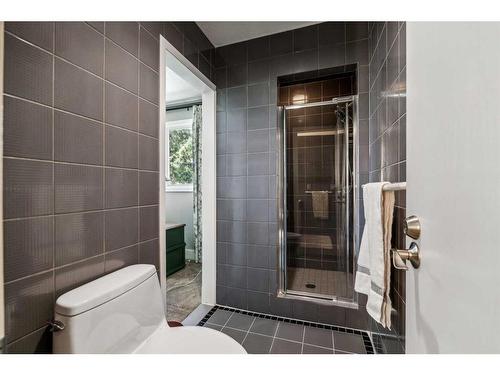 13036 Canso Place Sw, Calgary, AB - Indoor Photo Showing Bathroom