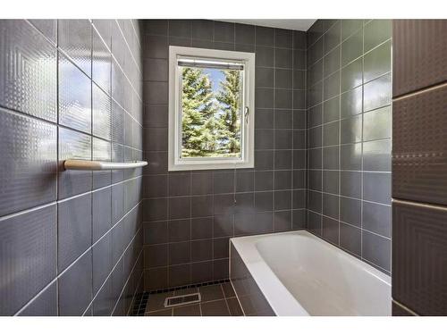 13036 Canso Place Sw, Calgary, AB - Indoor Photo Showing Bathroom