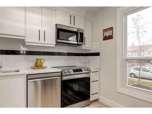 63-3200 60 Street Ne, Calgary, AB - Indoor Photo Showing Kitchen