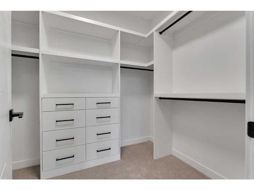 7108 36 Avenue Nw, Calgary, AB - Indoor With Storage