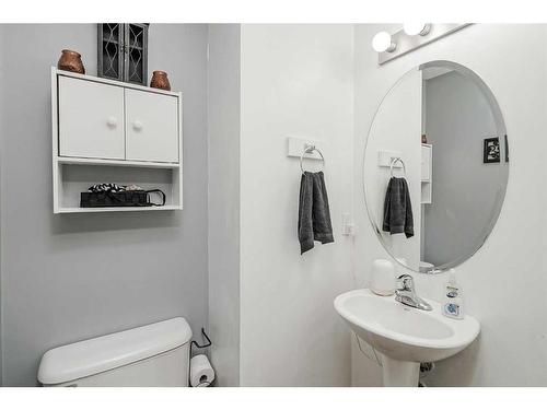 140 Royal Oak Gardens Nw, Calgary, AB - Indoor Photo Showing Bathroom