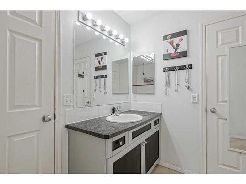 140 Royal Oak Gardens Nw, Calgary, AB - Indoor Photo Showing Bathroom