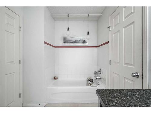 140 Royal Oak Gardens Nw, Calgary, AB - Indoor Photo Showing Bathroom