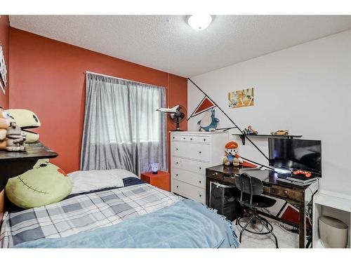 140 Royal Oak Gardens Nw, Calgary, AB - Indoor Photo Showing Bedroom