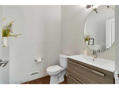 733 River Heights Crescent, Cochrane, AB - Indoor Photo Showing Bathroom