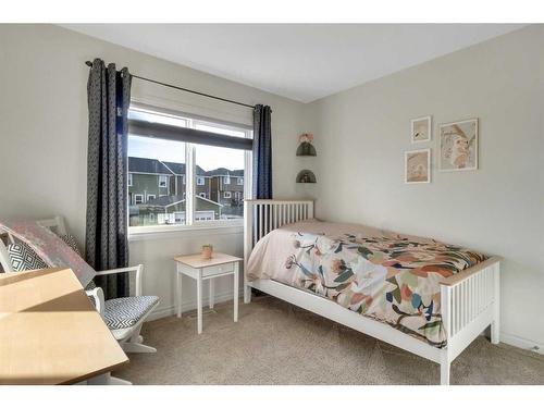 733 River Heights Crescent, Cochrane, AB - Indoor Photo Showing Bedroom