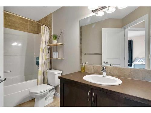 733 River Heights Crescent, Cochrane, AB - Indoor Photo Showing Bathroom