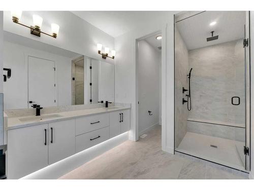 7106 & 7108 36 Avenue Nw, Calgary, AB - Indoor Photo Showing Bathroom