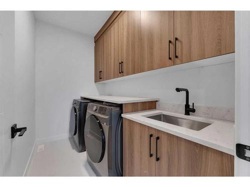 7106 & 7108 36 Avenue Nw, Calgary, AB - Indoor Photo Showing Laundry Room