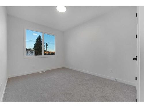 7106 & 7108 36 Avenue Nw, Calgary, AB - Indoor Photo Showing Other Room