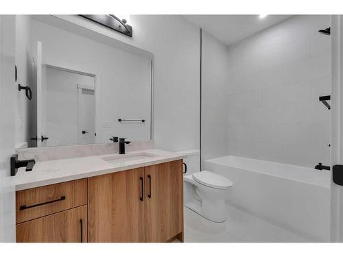 7106 & 7108 36 Avenue Nw, Calgary, AB - Indoor Photo Showing Bathroom