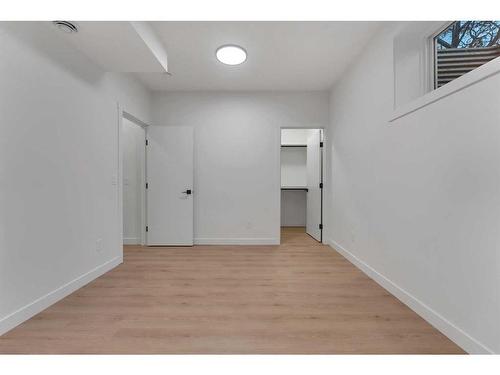 7106 & 7108 36 Avenue Nw, Calgary, AB - Indoor Photo Showing Other Room