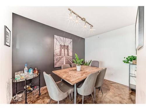 1706-188 15 Avenue Sw, Calgary, AB - Indoor Photo Showing Dining Room