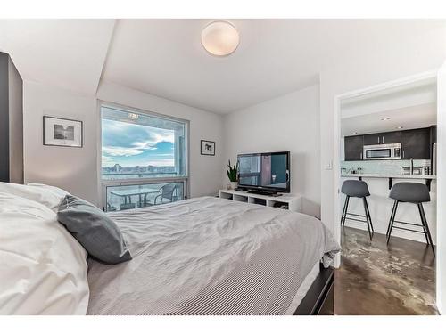 1706-188 15 Avenue Sw, Calgary, AB - Indoor Photo Showing Bedroom