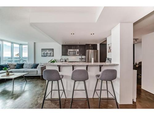 1706-188 15 Avenue Sw, Calgary, AB - Indoor Photo Showing Kitchen With Upgraded Kitchen