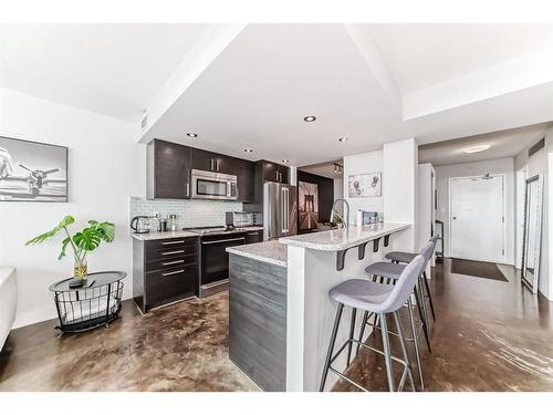 1706-188 15 Avenue Sw, Calgary, AB - Indoor Photo Showing Kitchen With Stainless Steel Kitchen With Upgraded Kitchen