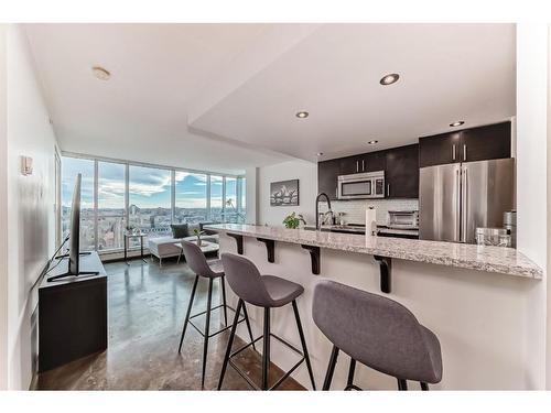 1706-188 15 Avenue Sw, Calgary, AB - Indoor Photo Showing Kitchen With Stainless Steel Kitchen With Upgraded Kitchen