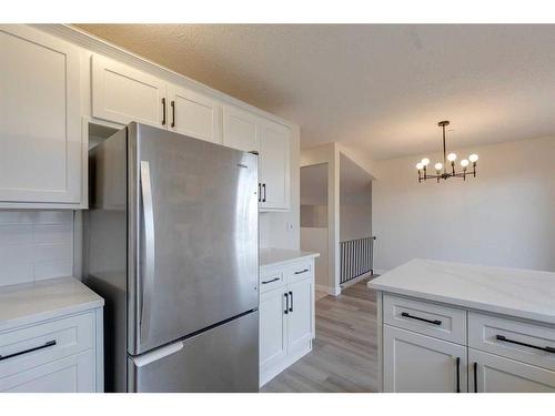 175 Bedwood Bay Ne, Calgary, AB - Indoor Photo Showing Kitchen