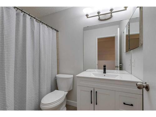 175 Bedwood Bay Ne, Calgary, AB - Indoor Photo Showing Bathroom