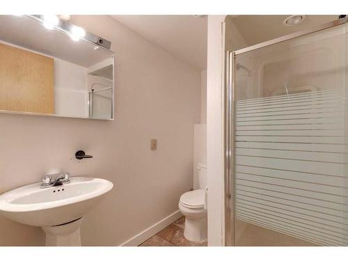 175 Bedwood Bay Ne, Calgary, AB - Indoor Photo Showing Bathroom