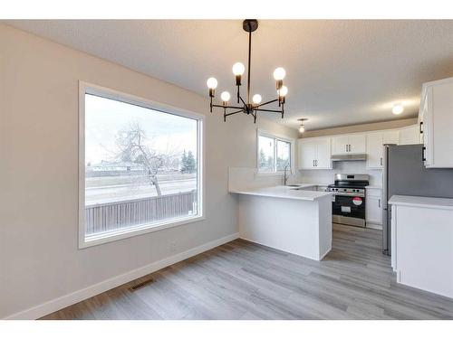 175 Bedwood Bay Ne, Calgary, AB - Indoor Photo Showing Kitchen