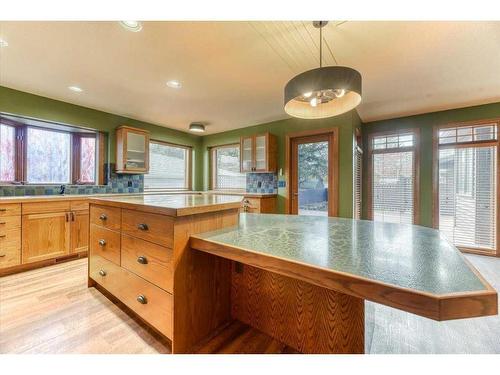 12 Park Road, Strathmore, AB - Indoor Photo Showing Kitchen