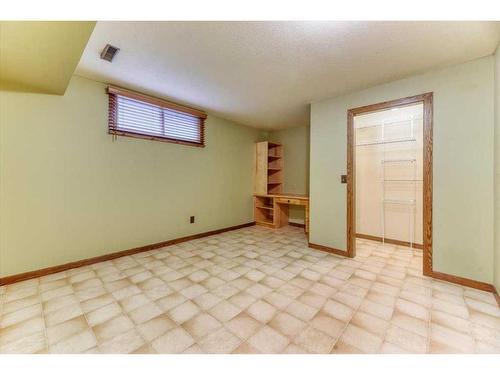 12 Park Road, Strathmore, AB - Indoor