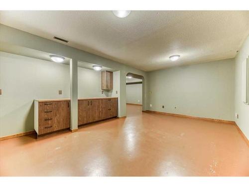 12 Park Road, Strathmore, AB - Indoor