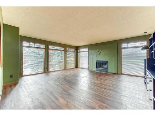 12 Park Road, Strathmore, AB - Indoor Photo Showing Living Room With Fireplace