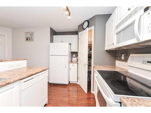 313-260 Shawville Way Se, Calgary, AB - Indoor Photo Showing Kitchen