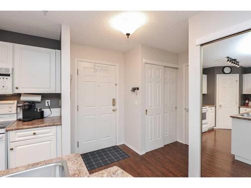 313-260 Shawville Way Se, Calgary, AB - Indoor Photo Showing Kitchen