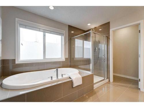 17 Riviera Place, Cochrane, AB - Indoor Photo Showing Bathroom