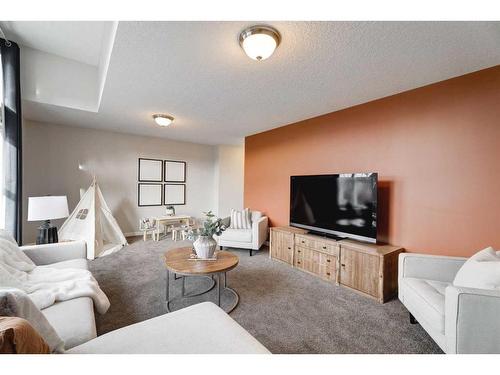 17 Riviera Place, Cochrane, AB - Indoor Photo Showing Living Room