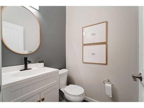 17 Riviera Place, Cochrane, AB - Indoor Photo Showing Bathroom