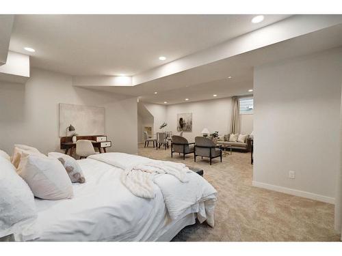 17 Riviera Place, Cochrane, AB - Indoor Photo Showing Bedroom