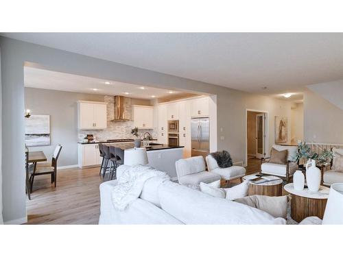 17 Riviera Place, Cochrane, AB - Indoor Photo Showing Living Room