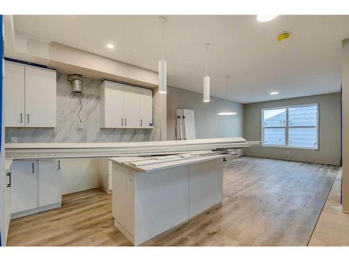 163 Sawgrass Gate Nw, Airdrie, AB - Indoor Photo Showing Kitchen