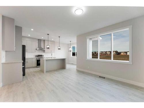 486 Clydesdale Way, Cochrane, AB - Indoor Photo Showing Kitchen