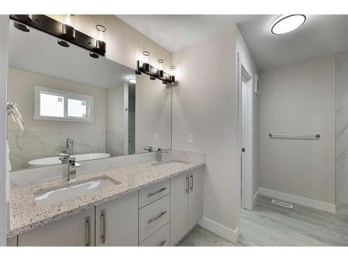 486 Clydesdale Way, Cochrane, AB - Indoor Photo Showing Bathroom