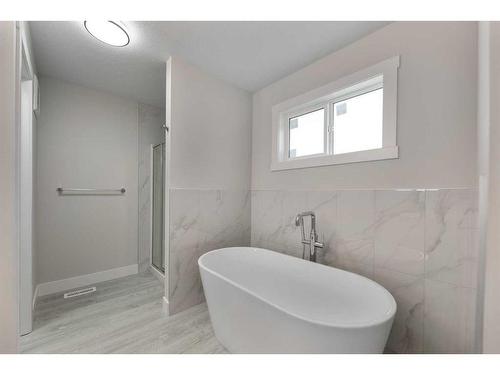 486 Clydesdale Way, Cochrane, AB - Indoor Photo Showing Bathroom