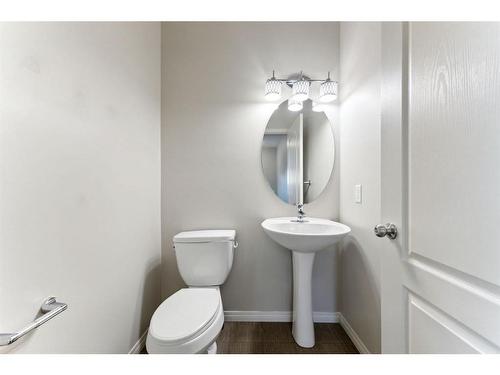 118 Marquis Common Se, Calgary, AB - Indoor Photo Showing Bathroom