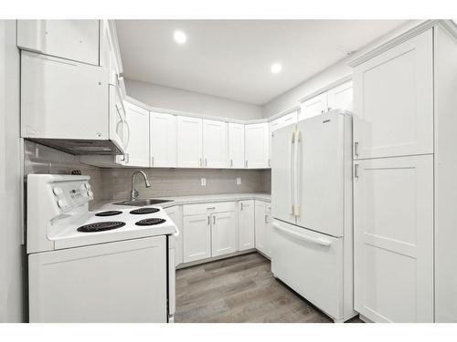 118 Marquis Common Se, Calgary, AB - Indoor Photo Showing Kitchen