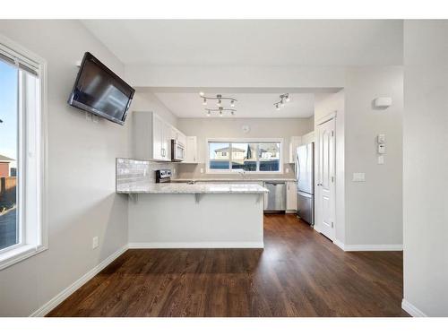 118 Marquis Common Se, Calgary, AB - Indoor Photo Showing Kitchen