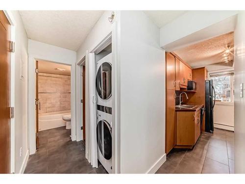 203-1730 7 Street Sw, Calgary, AB - Indoor Photo Showing Laundry Room