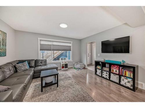 73 Fireside Bend, Cochrane, AB - Indoor Photo Showing Living Room